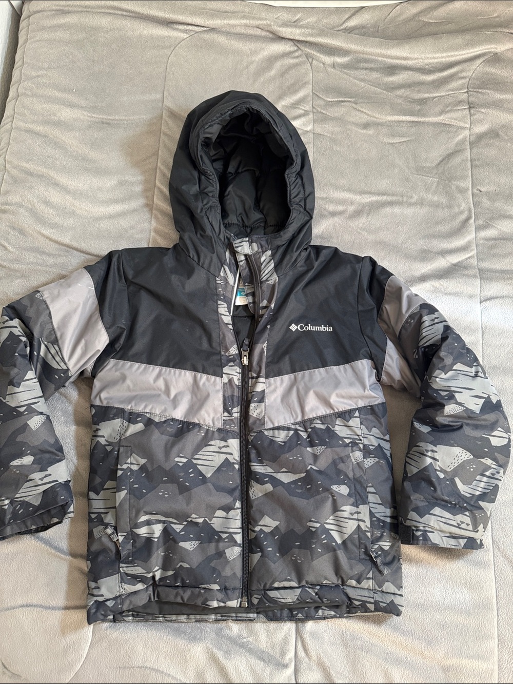 Columbia Kidsboys Black & Gray camo style Hooded Puffer Jacket Sz S 7-8